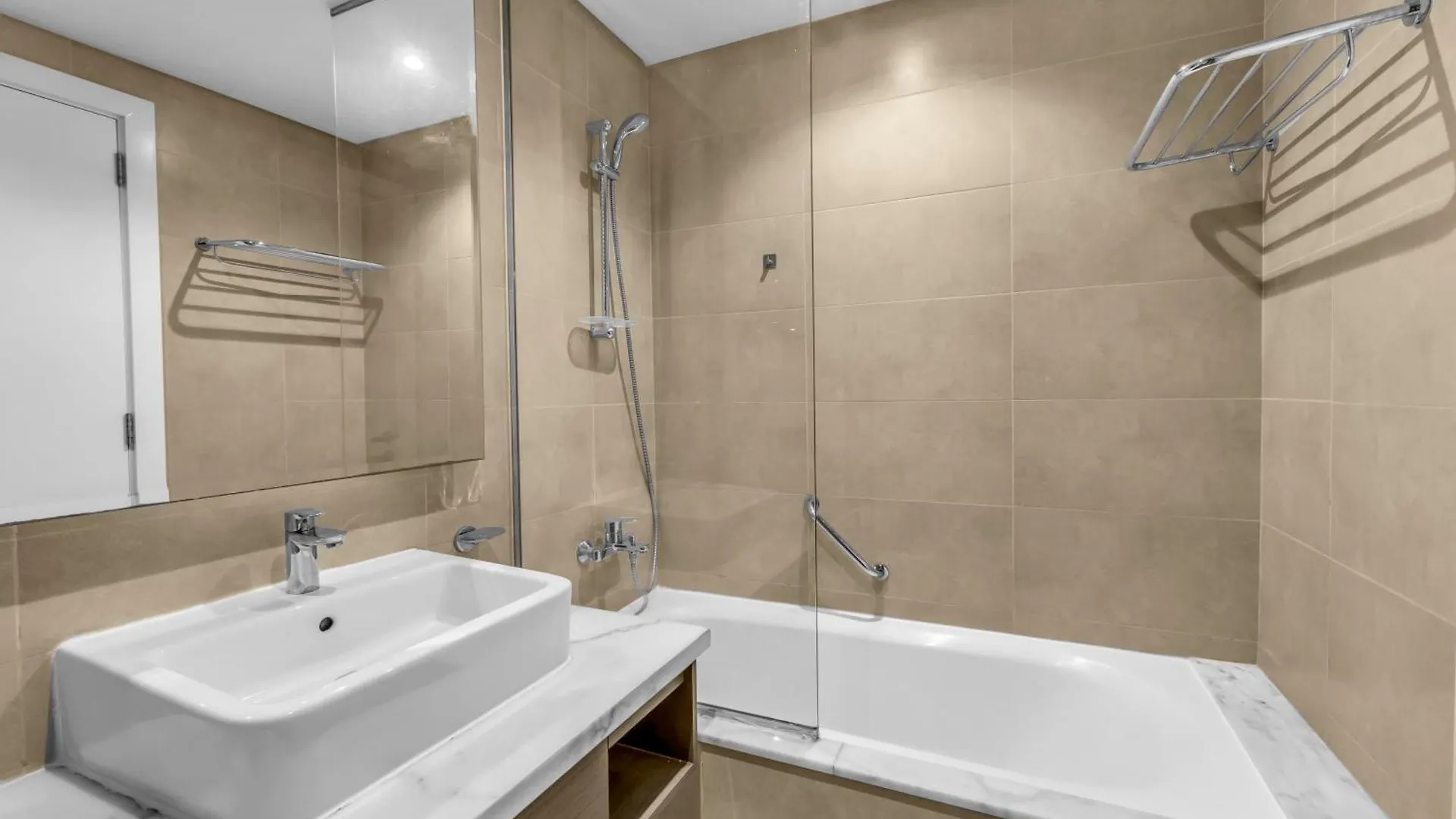 Luxury Aparthotel Prive Dubai 5*,
